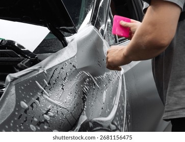 Защитная плёнка на капоте автомобиля