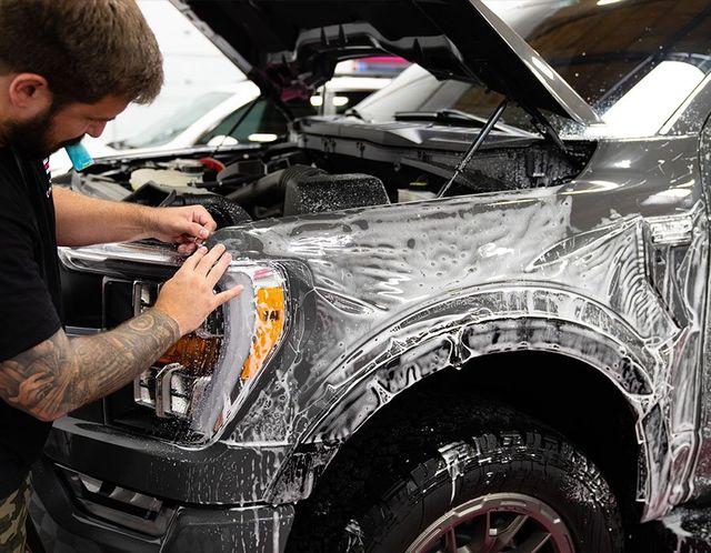 Установка защитной плёнки на капот