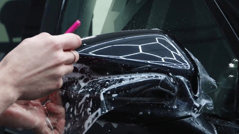 Процесс установки защитной плёнки